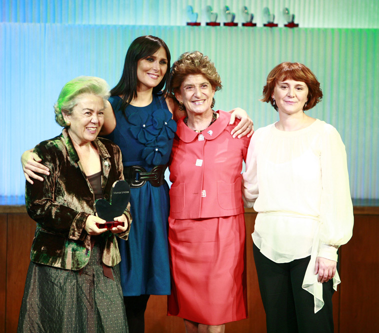 La ONG Manos Unidas gana el Premio Cuida de Ti 2011